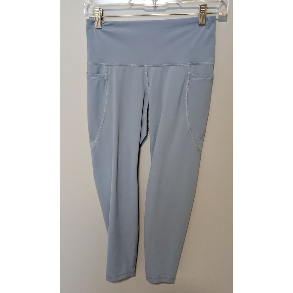 Old Navy Elevate leggings light blue size medium petite 7/8 length